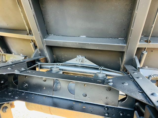 エルフトラック ダンプ 4WD 5速マニュアル 最大積載量2000kg コボレーン HSAヒルスタートアシスト アイドリングストップ 後輪ダブルタイヤ エアコン パワステ パワーウィンドウ エアバック(8枚目)