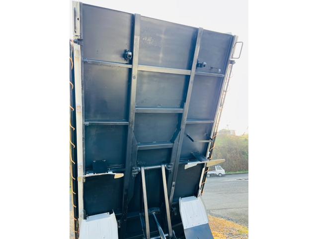 エルフトラック ダンプ 4WD 5速マニュアル 最大積載量2000kg コボレーン HSAヒルスタートアシスト アイドリングストップ 後輪ダブルタイヤ エアコン パワステ パワーウィンドウ エアバック(10枚目)