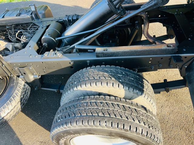 エルフトラック ダンプ 4WD 5速マニュアル 最大積載量2000kg コボレーン HSAヒルスタートアシスト アイドリングストップ 後輪ダブルタイヤ エアコン パワステ パワーウィンドウ エアバック(12枚目)