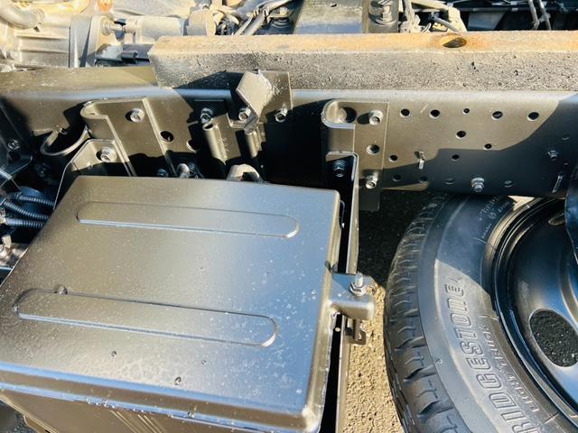 エルフトラック ダンプ 4WD 5速マニュアル 最大積載量2000kg コボレーン HSAヒルスタートアシスト アイドリングストップ 後輪ダブルタイヤ エアコン パワステ パワーウィンドウ エアバック(15枚目)