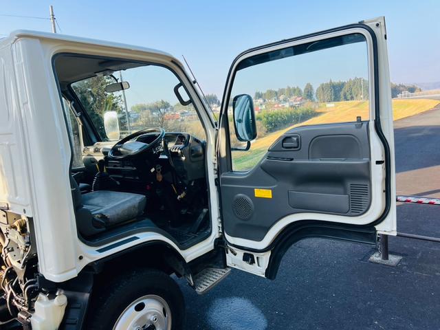 エルフトラック ダンプ 4WD 5速マニュアル 最大積載量2000kg コボレーン HSAヒルスタートアシスト アイドリングストップ 後輪ダブルタイヤ エアコン パワステ パワーウィンドウ エアバック(25枚目)