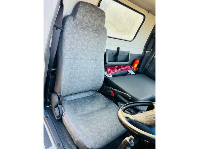 エルフトラック ダンプ 4WD 5速マニュアル 最大積載量2000kg コボレーン HSAヒルスタートアシスト アイドリングストップ 後輪ダブルタイヤ エアコン パワステ パワーウィンドウ エアバック(26枚目)