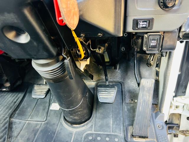 エルフトラック ダンプ 4WD 5速マニュアル 最大積載量2000kg コボレーン HSAヒルスタートアシスト アイドリングストップ 後輪ダブルタイヤ エアコン パワステ パワーウィンドウ エアバック(29枚目)