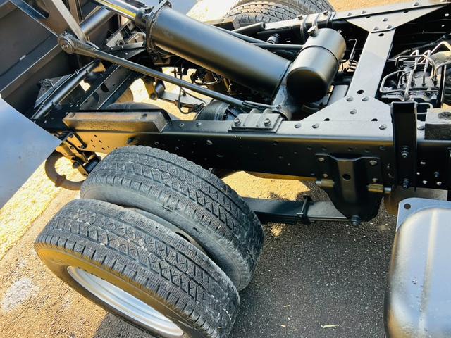 エルフトラック ダンプ 4WD 5速マニュアル 最大積載量2000kg コボレーン HSAヒルスタートアシスト アイドリングストップ 後輪ダブルタイヤ エアコン パワステ パワーウィンドウ エアバック(35枚目)