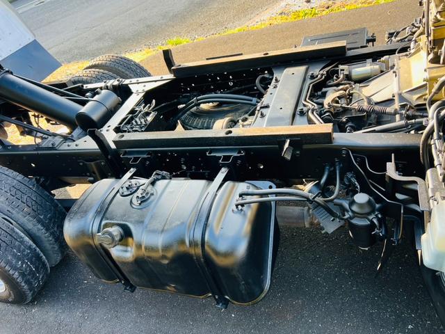 エルフトラック ダンプ 4WD 5速マニュアル 最大積載量2000kg コボレーン HSAヒルスタートアシスト アイドリングストップ 後輪ダブルタイヤ エアコン パワステ パワーウィンドウ エアバック(36枚目)