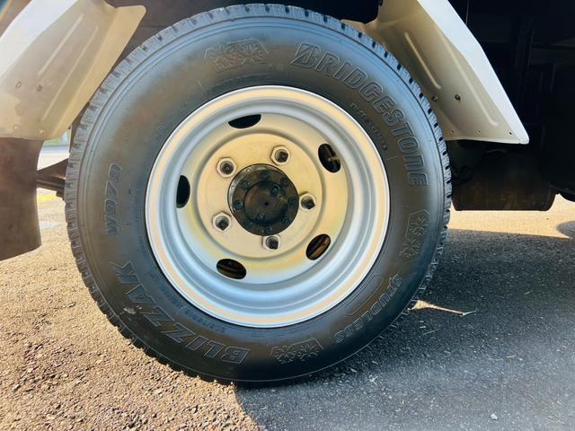 エルフトラック ダンプ 4WD 5速マニュアル 最大積載量2000kg コボレーン HSAヒルスタートアシスト アイドリングストップ 後輪ダブルタイヤ エアコン パワステ パワーウィンドウ エアバック(65枚目)