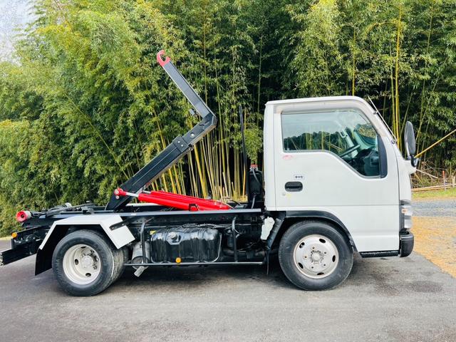 エルフトラック アームロール 5速マニュアル 最大積載量3000kg HSAヒルスタートアシスト エアコンパワステ パワーウィンドウ ETC(5枚目)