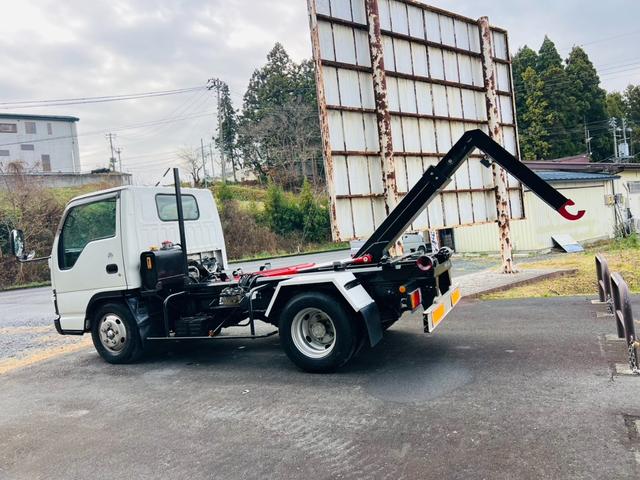 エルフトラック アームロール 5速マニュアル 最大積載量3000kg HSAヒルスタートアシスト エアコンパワステ パワーウィンドウ ETC(6枚目)