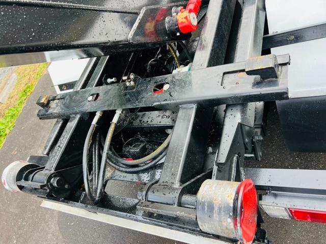 エルフトラック アームロール 5速マニュアル 最大積載量3000kg HSAヒルスタートアシスト エアコンパワステ パワーウィンドウ ETC(9枚目)