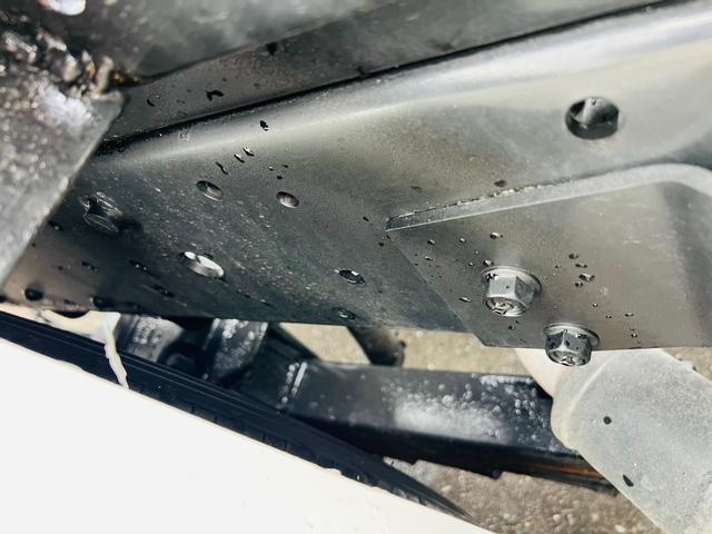 エルフトラック アームロール 5速マニュアル 最大積載量3000kg HSAヒルスタートアシスト エアコンパワステ パワーウィンドウ ETC(23枚目)