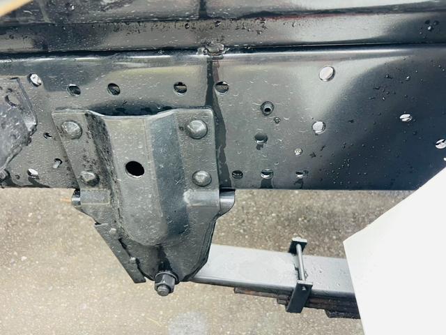 エルフトラック アームロール 5速マニュアル 最大積載量3000kg HSAヒルスタートアシスト エアコンパワステ パワーウィンドウ ETC(28枚目)