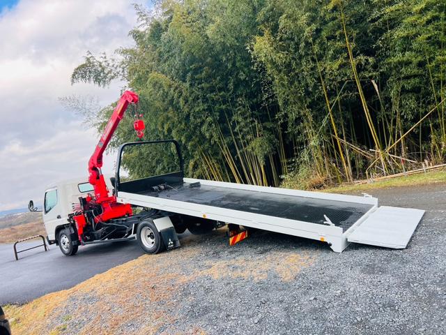 キャンター 　セーフティーローダー　ＵＮＩＣ　３段クレーン　ラジコン付き　フックイン　最大積載量３０００ｋｇ　５速マニュアル　バックカメラ　ＥＴＣ　重機・車両運搬車（15枚目）