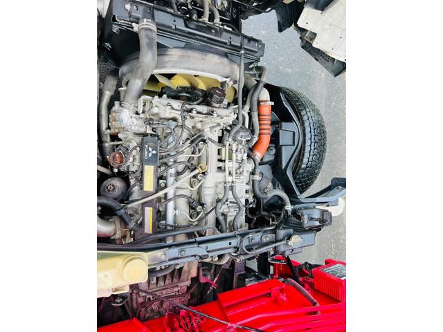 キャンター 　セーフティーローダー　ＵＮＩＣ　３段クレーン　ラジコン付き　フックイン　最大積載量３０００ｋｇ　５速マニュアル　バックカメラ　ＥＴＣ　重機・車両運搬車（46枚目）