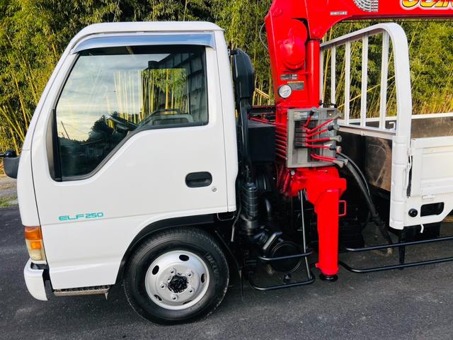エルフトラック ロング 平ボディー ロングワイド 4WD 最大積載量2000kg ユニッククレーン ラジコン付き アウトリガー 5速マニュアル エンジン4HG1 エアコン パワステ パワーウィンドウ 坂道発進補助装置付き(3枚目)