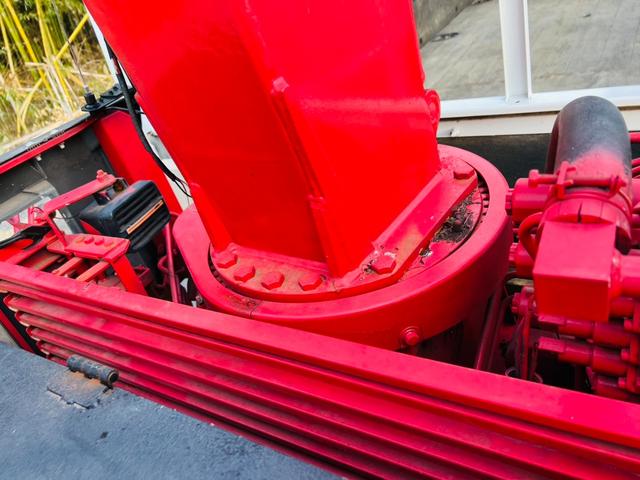 エルフトラック ロング 平ボディー ロングワイド 4WD 最大積載量2000kg ユニッククレーン ラジコン付き アウトリガー 5速マニュアル エンジン4HG1 エアコン パワステ パワーウィンドウ 坂道発進補助装置付き(10枚目)