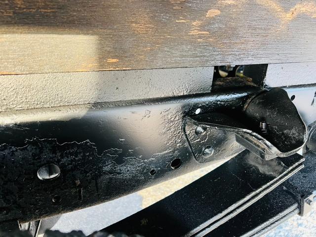 エルフトラック ロング 平ボディー ロングワイド 4WD 最大積載量2000kg ユニッククレーン ラジコン付き アウトリガー 5速マニュアル エンジン4HG1 エアコン パワステ パワーウィンドウ 坂道発進補助装置付き(19枚目)