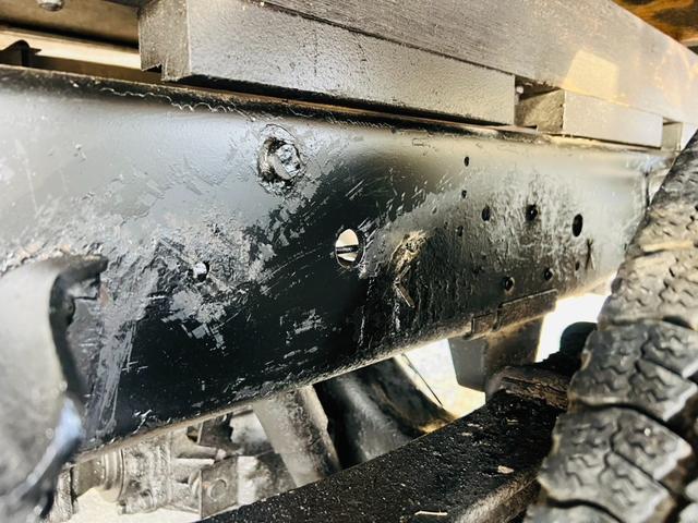 エルフトラック ロング 平ボディー ロングワイド 4WD 最大積載量2000kg ユニッククレーン ラジコン付き アウトリガー 5速マニュアル エンジン4HG1 エアコン パワステ パワーウィンドウ 坂道発進補助装置付き(20枚目)