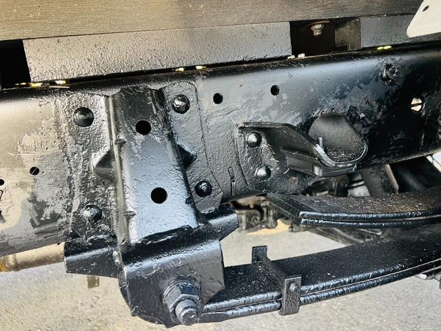 エルフトラック ロング 平ボディー ロングワイド 4WD 最大積載量2000kg ユニッククレーン ラジコン付き アウトリガー 5速マニュアル エンジン4HG1 エアコン パワステ パワーウィンドウ 坂道発進補助装置付き(21枚目)