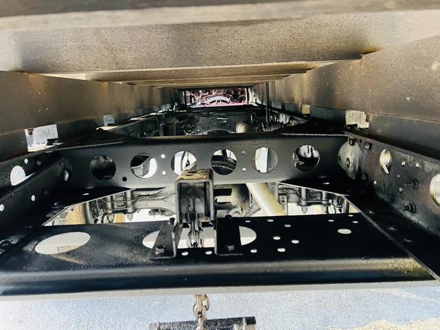 エルフトラック ロング 平ボディー ロングワイド 4WD 最大積載量2000kg ユニッククレーン ラジコン付き アウトリガー 5速マニュアル エンジン4HG1 エアコン パワステ パワーウィンドウ 坂道発進補助装置付き(26枚目)