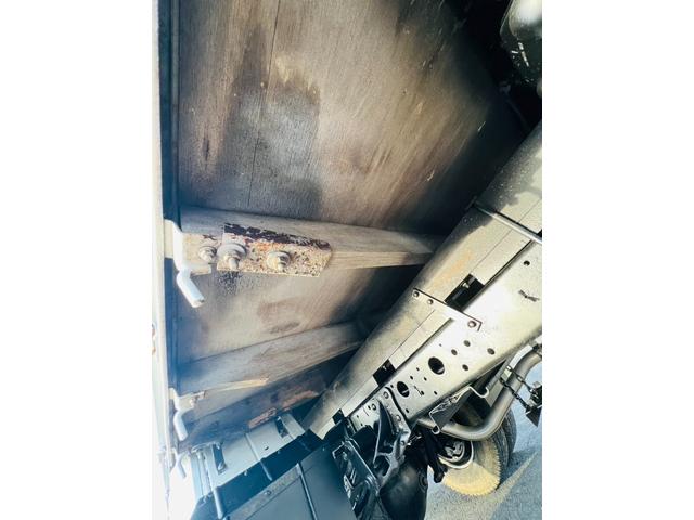 エルフトラック ロング 平ボディー ロングワイド 4WD 最大積載量2000kg ユニッククレーン ラジコン付き アウトリガー 5速マニュアル エンジン4HG1 エアコン パワステ パワーウィンドウ 坂道発進補助装置付き(27枚目)