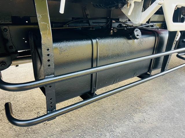 エルフトラック ロング 平ボディー ロングワイド 4WD 最大積載量2000kg ユニッククレーン ラジコン付き アウトリガー 5速マニュアル エンジン4HG1 エアコン パワステ パワーウィンドウ 坂道発進補助装置付き(35枚目)