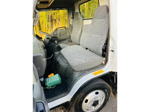 エルフトラック ロング 平ボディー ロングワイド 4WD 最大積載量2000kg ユニッククレーン ラジコン付き アウトリガー 5速マニュアル エンジン4HG1 エアコン パワステ パワーウィンドウ 坂道発進補助装置付き(39枚目)