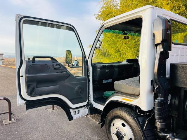 エルフトラック ロング 平ボディー ロングワイド 4WD 最大積載量2000kg ユニッククレーン ラジコン付き アウトリガー 5速マニュアル エンジン4HG1 エアコン パワステ パワーウィンドウ 坂道発進補助装置付き(40枚目)