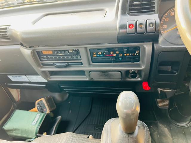 エルフトラック ロング 平ボディー ロングワイド 4WD 最大積載量2000kg ユニッククレーン ラジコン付き アウトリガー 5速マニュアル エンジン4HG1 エアコン パワステ パワーウィンドウ 坂道発進補助装置付き(45枚目)