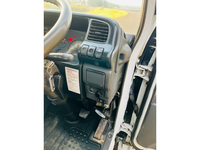 エルフトラック ロング 平ボディー ロングワイド 4WD 最大積載量2000kg ユニッククレーン ラジコン付き アウトリガー 5速マニュアル エンジン4HG1 エアコン パワステ パワーウィンドウ 坂道発進補助装置付き(46枚目)