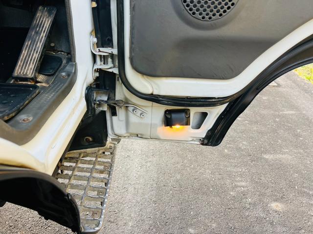 エルフトラック ロング 平ボディー ロングワイド 4WD 最大積載量2000kg ユニッククレーン ラジコン付き アウトリガー 5速マニュアル エンジン4HG1 エアコン パワステ パワーウィンドウ 坂道発進補助装置付き(48枚目)