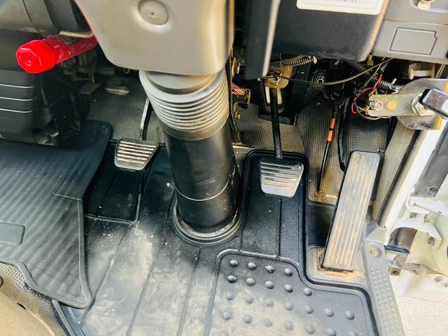 エルフトラック ロング 平ボディー ロングワイド 4WD 最大積載量2000kg ユニッククレーン ラジコン付き アウトリガー 5速マニュアル エンジン4HG1 エアコン パワステ パワーウィンドウ 坂道発進補助装置付き(49枚目)