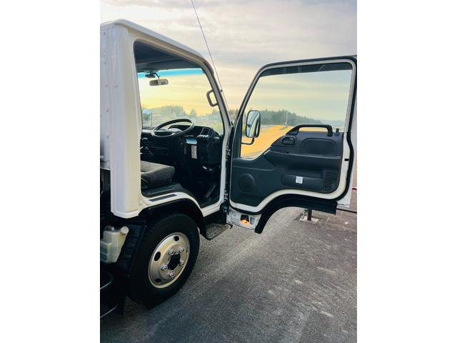 エルフトラック ロング 平ボディー ロングワイド 4WD 最大積載量2000kg ユニッククレーン ラジコン付き アウトリガー 5速マニュアル エンジン4HG1 エアコン パワステ パワーウィンドウ 坂道発進補助装置付き(53枚目)