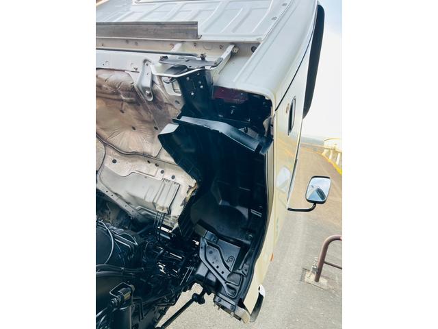 エルフトラック ロング 平ボディー ロングワイド 4WD 最大積載量2000kg ユニッククレーン ラジコン付き アウトリガー 5速マニュアル エンジン4HG1 エアコン パワステ パワーウィンドウ 坂道発進補助装置付き(58枚目)