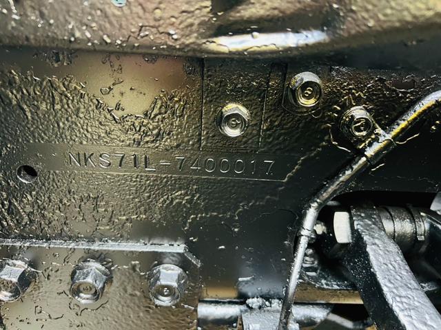 エルフトラック ロング 平ボディー ロングワイド 4WD 最大積載量2000kg ユニッククレーン ラジコン付き アウトリガー 5速マニュアル エンジン4HG1 エアコン パワステ パワーウィンドウ 坂道発進補助装置付き(62枚目)