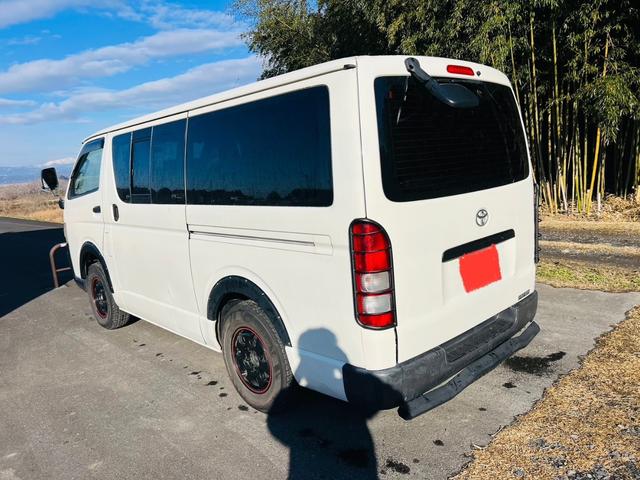 レジアスエースバン ロングＤＸ　４ＷＤ　両側スライドドア　グリルガード　テールランプガード　夏冬タイヤ　ＣＤプレーヤー　荷台棚加工　タイミングベルト１回交換済み（2枚目）