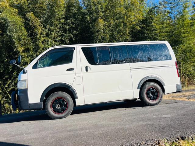 レジアスエースバン ロングＤＸ　４ＷＤ　両側スライドドア　グリルガード　テールランプガード　夏冬タイヤ　ＣＤプレーヤー　荷台棚加工　タイミングベルト１回交換済み（3枚目）