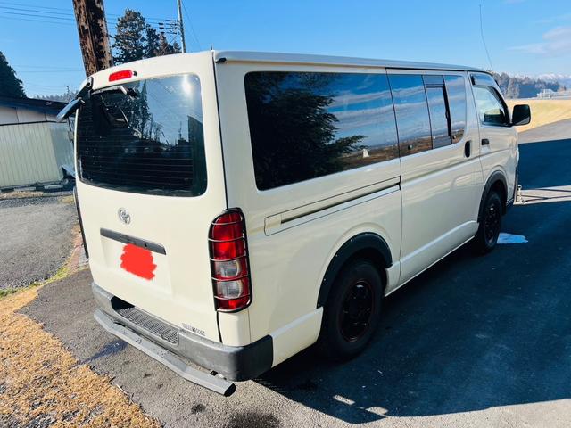 レジアスエースバン ロングＤＸ　４ＷＤ　両側スライドドア　グリルガード　テールランプガード　夏冬タイヤ　ＣＤプレーヤー　荷台棚加工　タイミングベルト１回交換済み（5枚目）