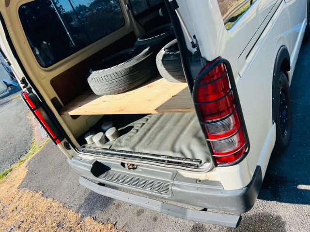 レジアスエースバン ロングＤＸ　４ＷＤ　両側スライドドア　グリルガード　テールランプガード　夏冬タイヤ　ＣＤプレーヤー　荷台棚加工　タイミングベルト１回交換済み（23枚目）