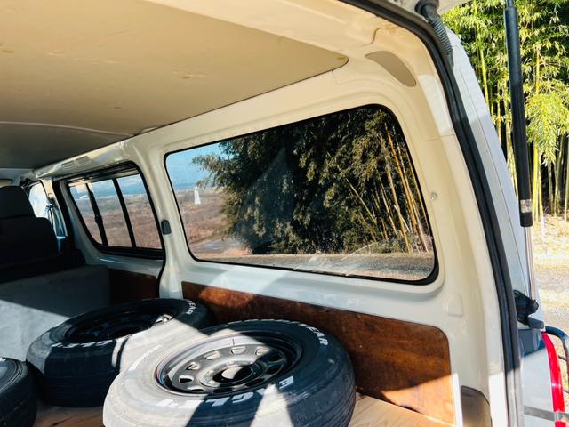 レジアスエースバン ロングＤＸ　４ＷＤ　両側スライドドア　グリルガード　テールランプガード　夏冬タイヤ　ＣＤプレーヤー　荷台棚加工　タイミングベルト１回交換済み（25枚目）