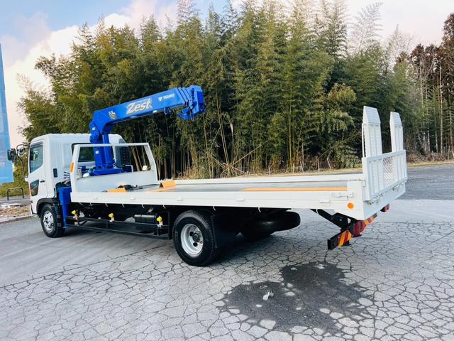 ヒノレンジャー 　セルフローダー　タダノ４段クレーン　ラジコン付き　ウインチ付き　アウトリガー　６速マニュアル　ＥＴＣ　最大積載量２０５０ｋｇ（4枚目）