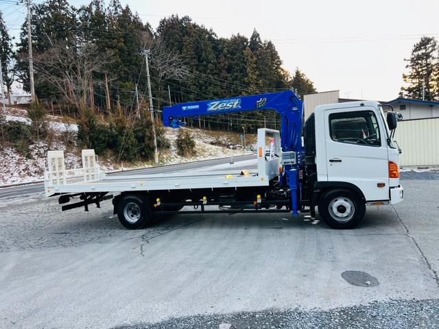 ヒノレンジャー 　セルフローダー　タダノ４段クレーン　ラジコン付き　ウインチ付き　アウトリガー　６速マニュアル　ＥＴＣ　最大積載量２０５０ｋｇ（8枚目）