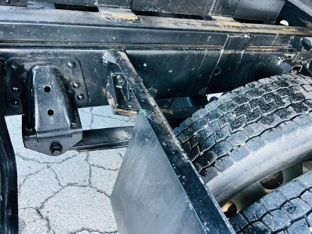 ヒノレンジャー 　セルフローダー　タダノ４段クレーン　ラジコン付き　ウインチ付き　アウトリガー　６速マニュアル　ＥＴＣ　最大積載量２０５０ｋｇ（14枚目）