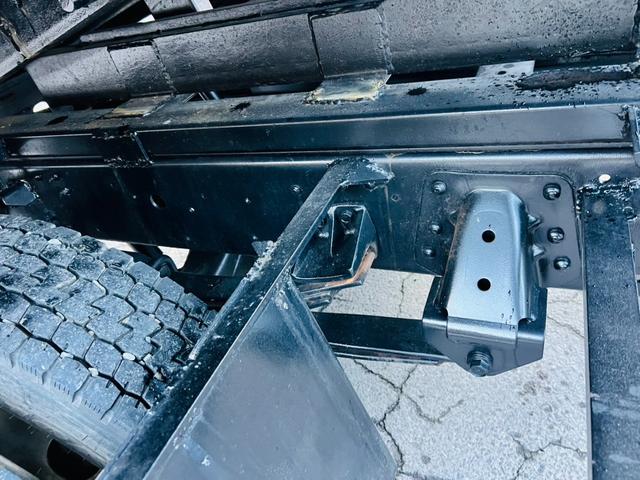 ヒノレンジャー 　セルフローダー　タダノ４段クレーン　ラジコン付き　ウインチ付き　アウトリガー　６速マニュアル　ＥＴＣ　最大積載量２０５０ｋｇ（16枚目）