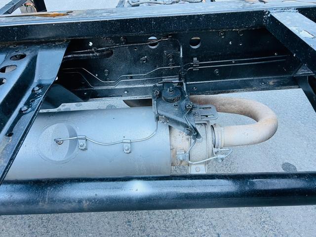 ヒノレンジャー 　セルフローダー　タダノ４段クレーン　ラジコン付き　ウインチ付き　アウトリガー　６速マニュアル　ＥＴＣ　最大積載量２０５０ｋｇ（17枚目）