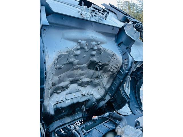 ヒノレンジャー 　セルフローダー　タダノ４段クレーン　ラジコン付き　ウインチ付き　アウトリガー　６速マニュアル　ＥＴＣ　最大積載量２０５０ｋｇ（30枚目）