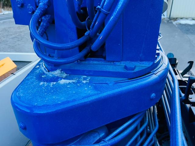 ヒノレンジャー 　セルフローダー　タダノ４段クレーン　ラジコン付き　ウインチ付き　アウトリガー　６速マニュアル　ＥＴＣ　最大積載量２０５０ｋｇ（39枚目）