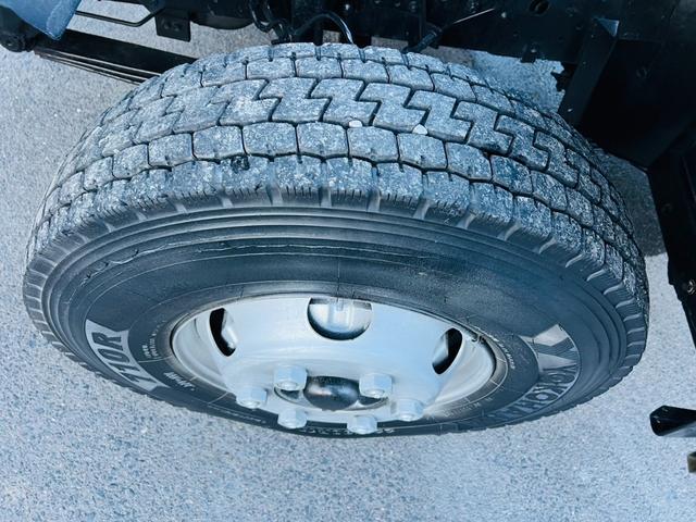 ヒノレンジャー 　セルフローダー　タダノ４段クレーン　ラジコン付き　ウインチ付き　アウトリガー　６速マニュアル　ＥＴＣ　最大積載量２０５０ｋｇ（42枚目）