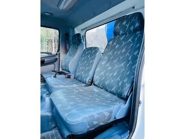 ヒノレンジャー 　セルフローダー　タダノ４段クレーン　ラジコン付き　ウインチ付き　アウトリガー　６速マニュアル　ＥＴＣ　最大積載量２０５０ｋｇ（49枚目）