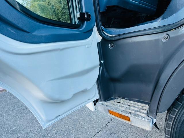 ヒノレンジャー 　セルフローダー　タダノ４段クレーン　ラジコン付き　ウインチ付き　アウトリガー　６速マニュアル　ＥＴＣ　最大積載量２０５０ｋｇ（52枚目）