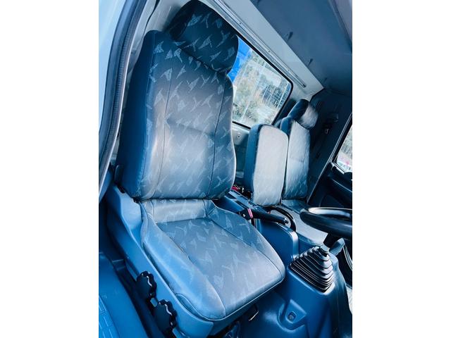 ヒノレンジャー 　セルフローダー　タダノ４段クレーン　ラジコン付き　ウインチ付き　アウトリガー　６速マニュアル　ＥＴＣ　最大積載量２０５０ｋｇ（55枚目）